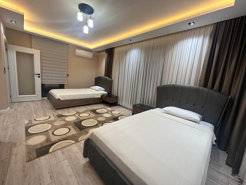 ARAKLI HÜRRİYET MAHALLESİNDE HAVUZLU LÜKS SATILIK VİLLALAR